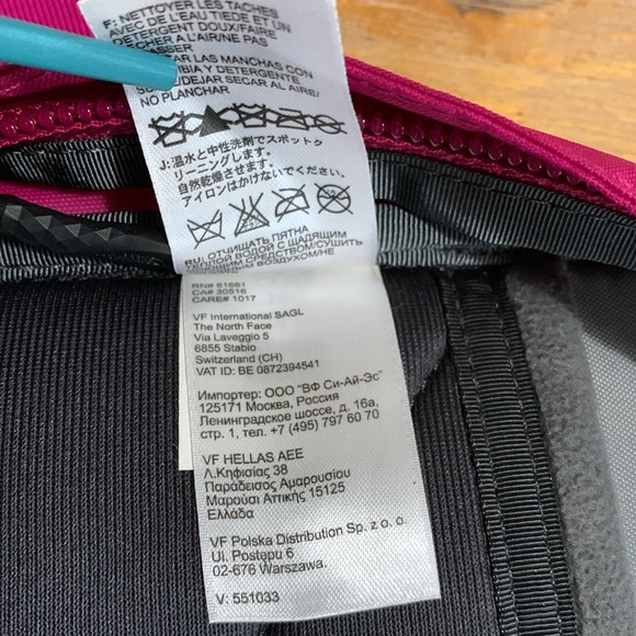 THE NORTH FACE Recon Backpack - pink and black lightly used - Picture 9 of 11